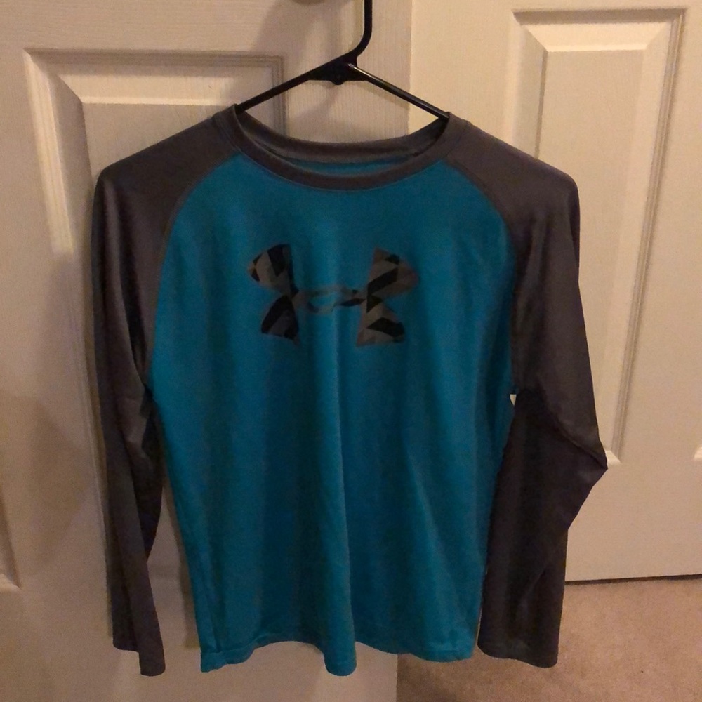 Boys Under Armour long sleeve T-shirt